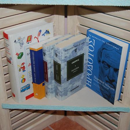 Luxury Traditional Room The Small Bookstore Kastro-Kyllini 외부 사진