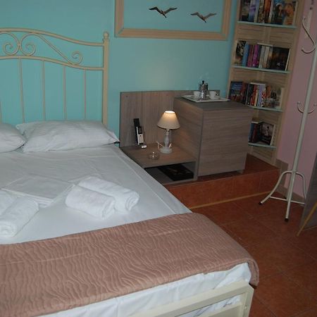 Luxury Traditional Room The Small Bookstore Kastro-Kyllini 외부 사진