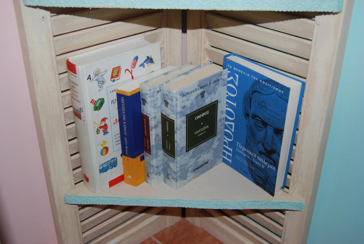 Luxury Traditional Room The Small Bookstore Kastro-Kyllini 외부 사진
