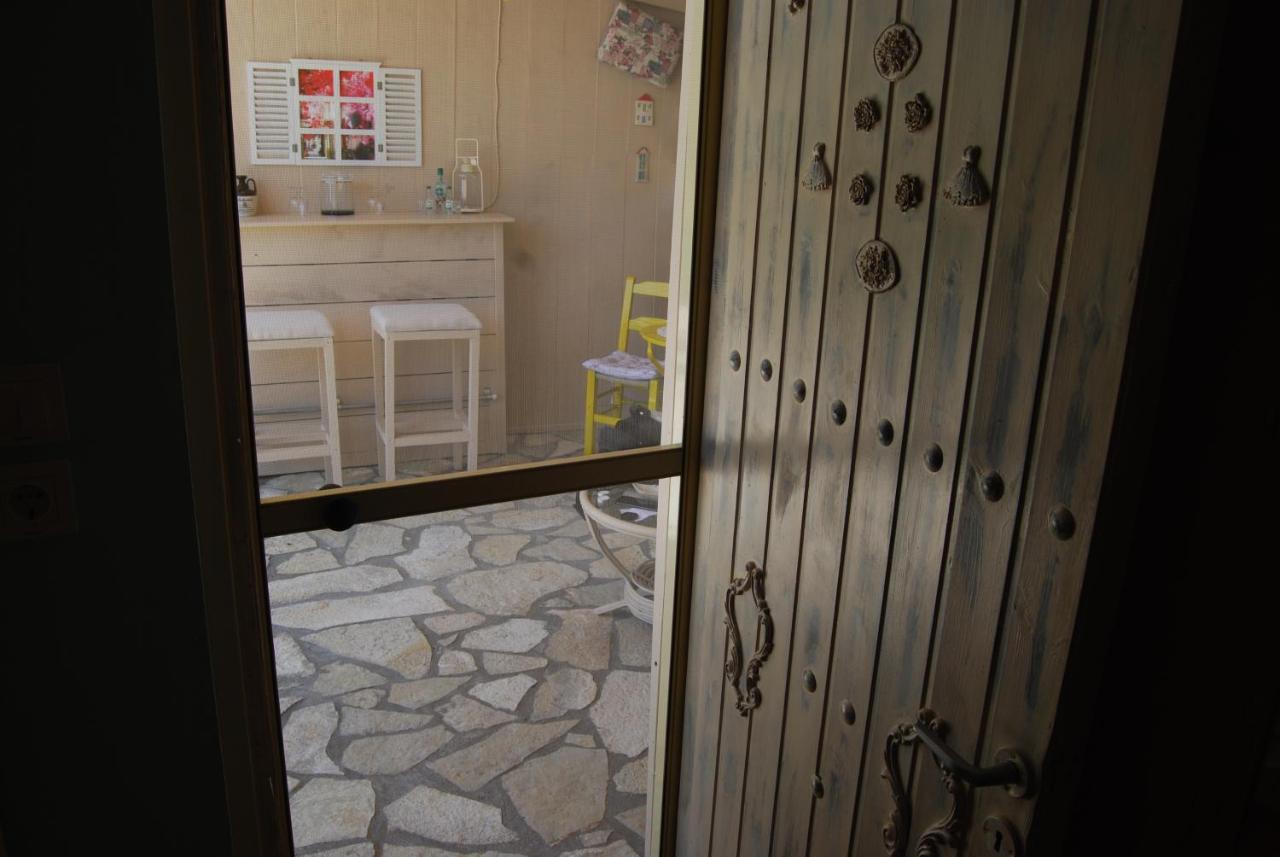 Luxury Traditional Room The Small Bookstore Kastro-Kyllini 외부 사진