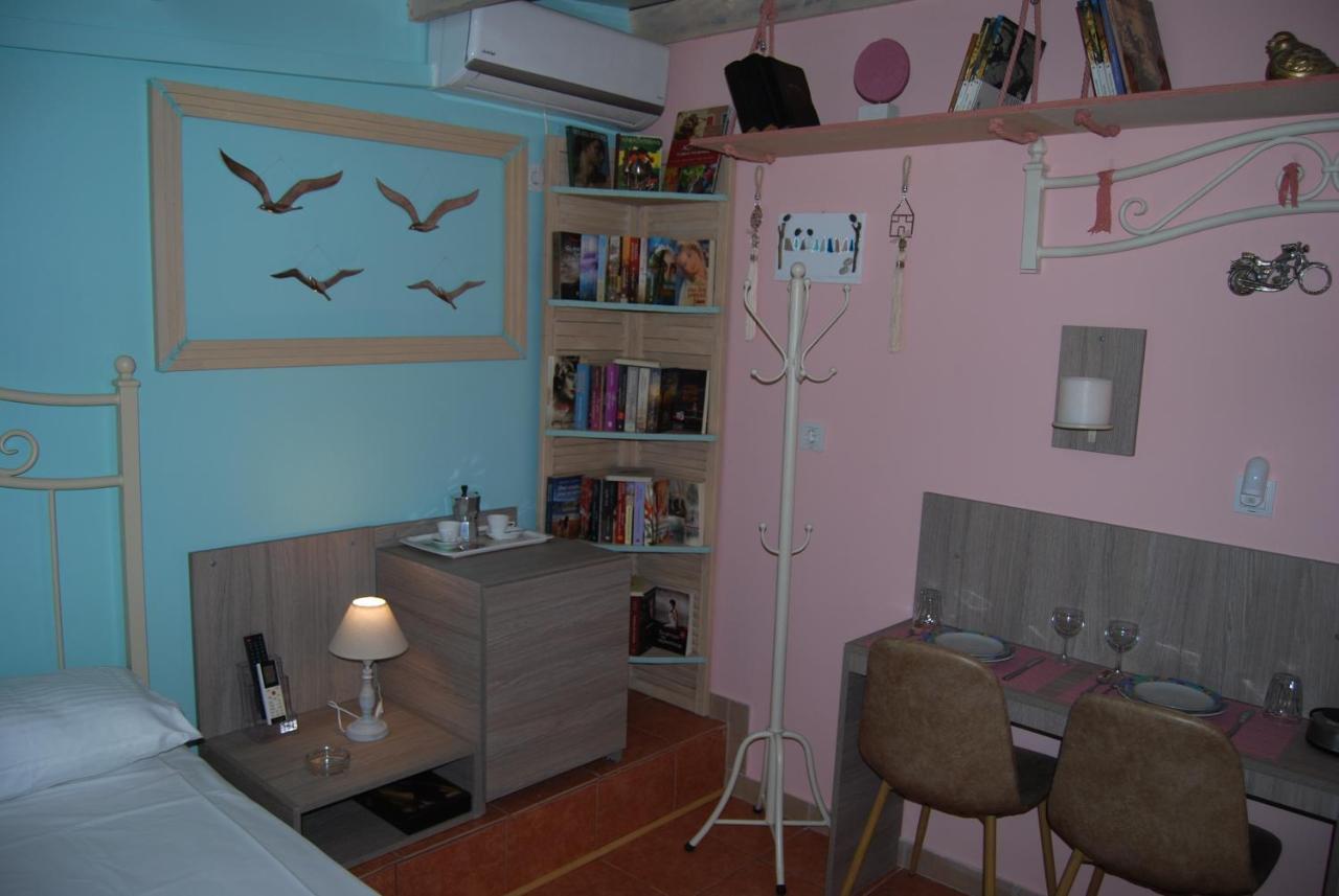 Luxury Traditional Room The Small Bookstore Kastro-Kyllini 외부 사진