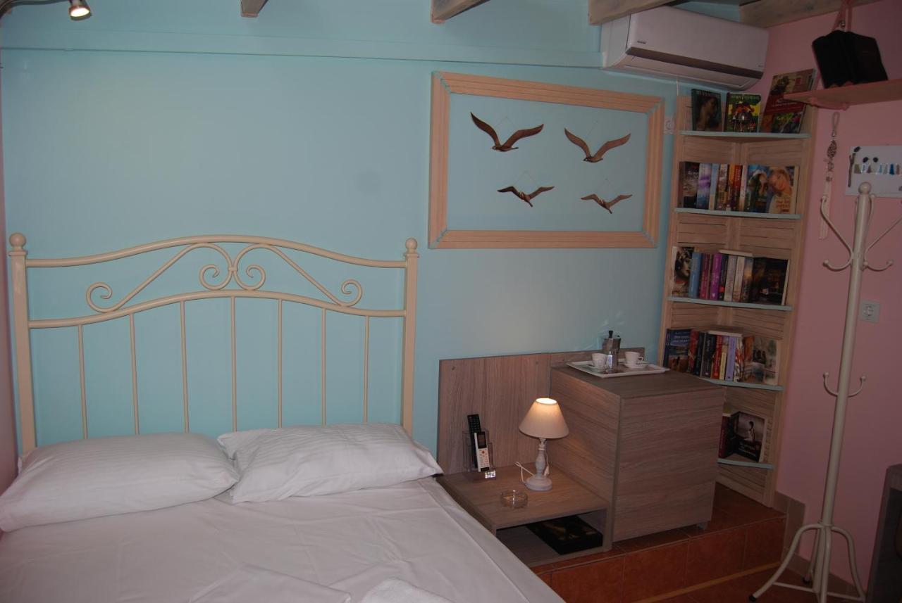 Luxury Traditional Room The Small Bookstore Kastro-Kyllini 외부 사진