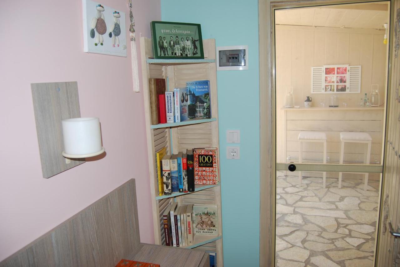 Luxury Traditional Room The Small Bookstore Kastro-Kyllini 외부 사진
