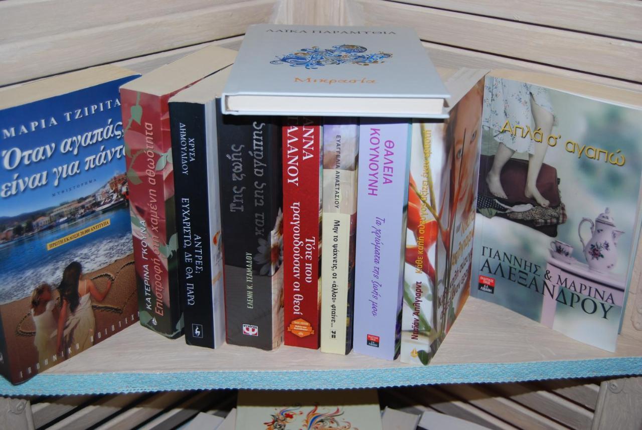 Luxury Traditional Room The Small Bookstore Kastro-Kyllini 외부 사진