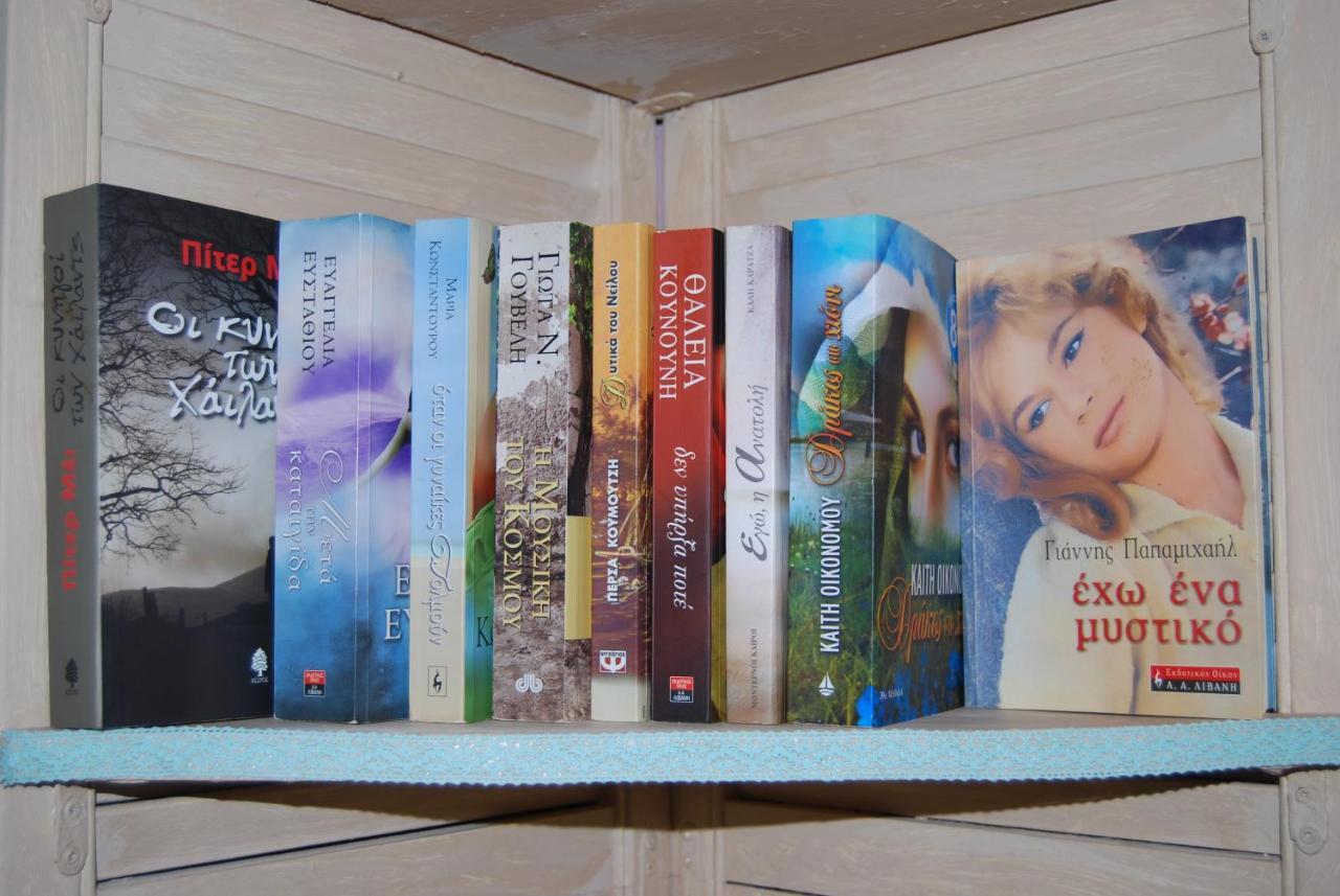 Luxury Traditional Room The Small Bookstore Kastro-Kyllini 외부 사진