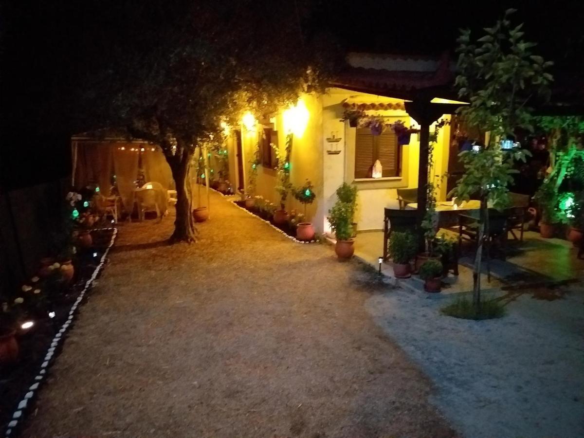 Luxury Traditional Room The Small Bookstore Kastro-Kyllini 외부 사진